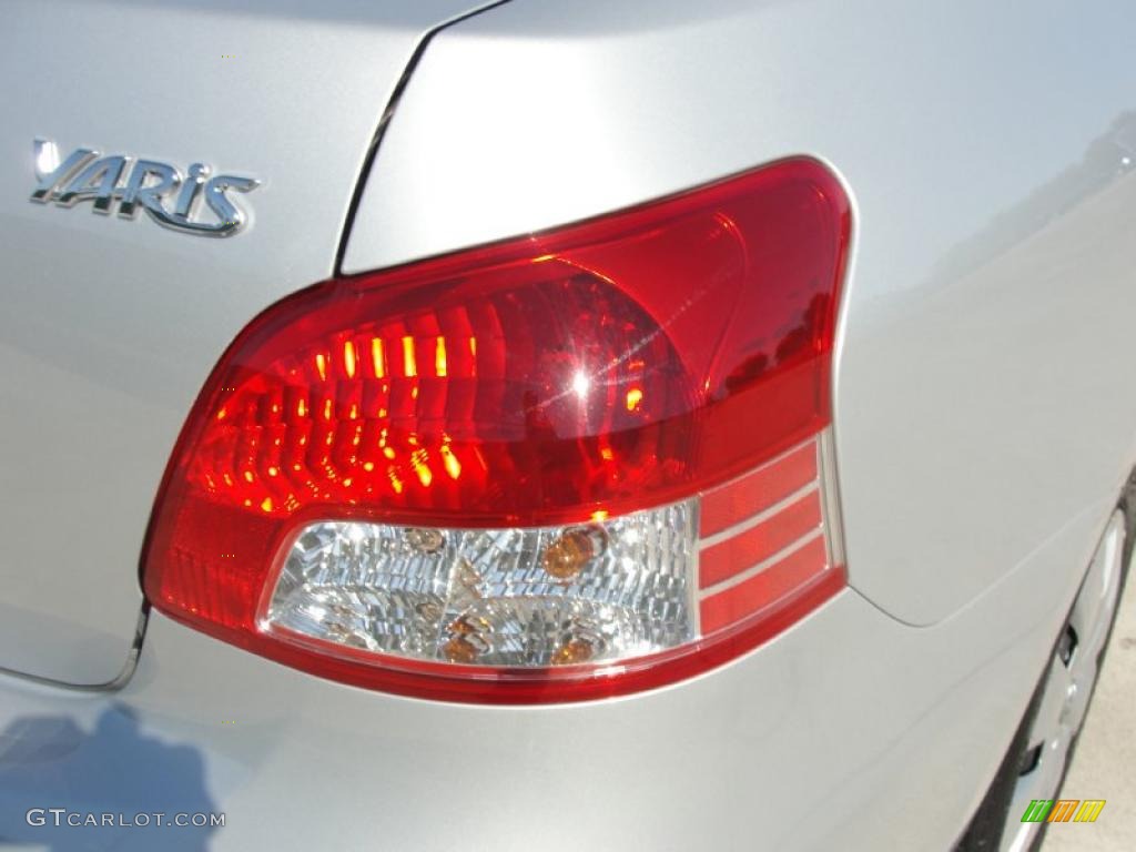 2010 Yaris Sedan - Silver Streak Mica / Dark Charcoal photo #18