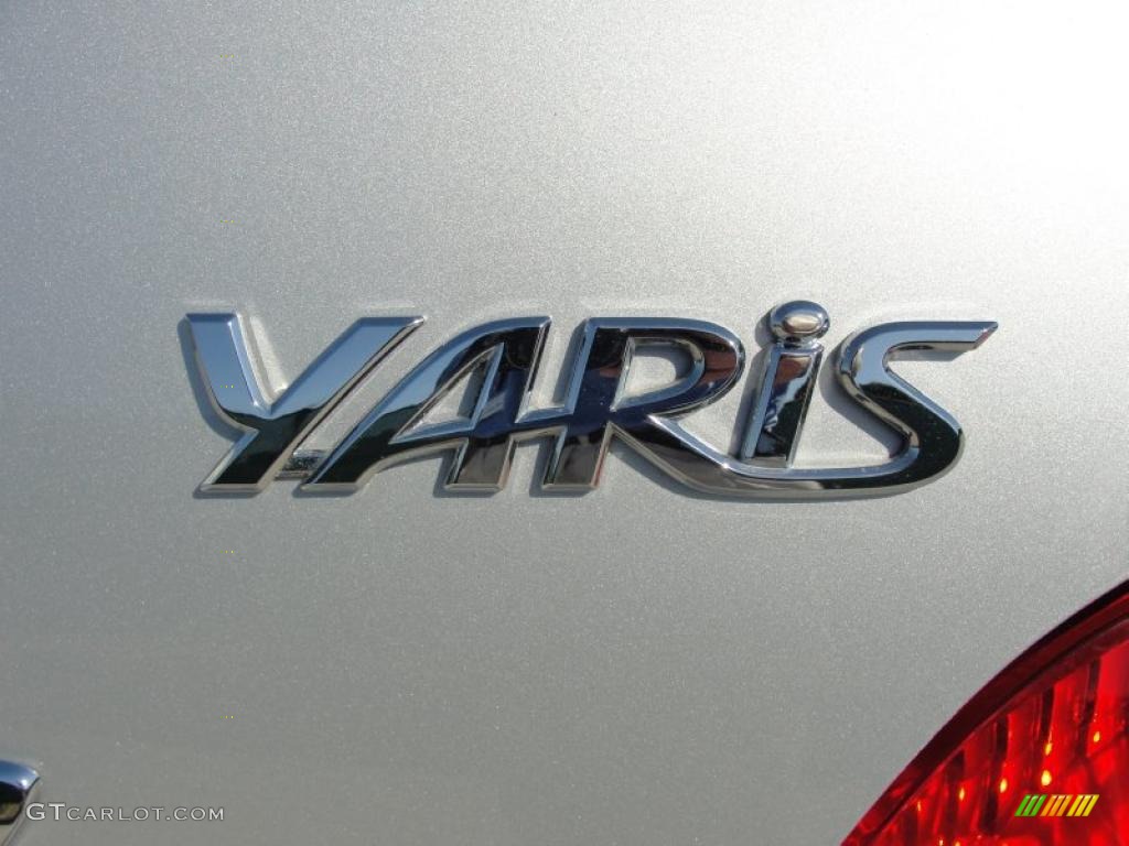 2010 Yaris Sedan - Silver Streak Mica / Dark Charcoal photo #19
