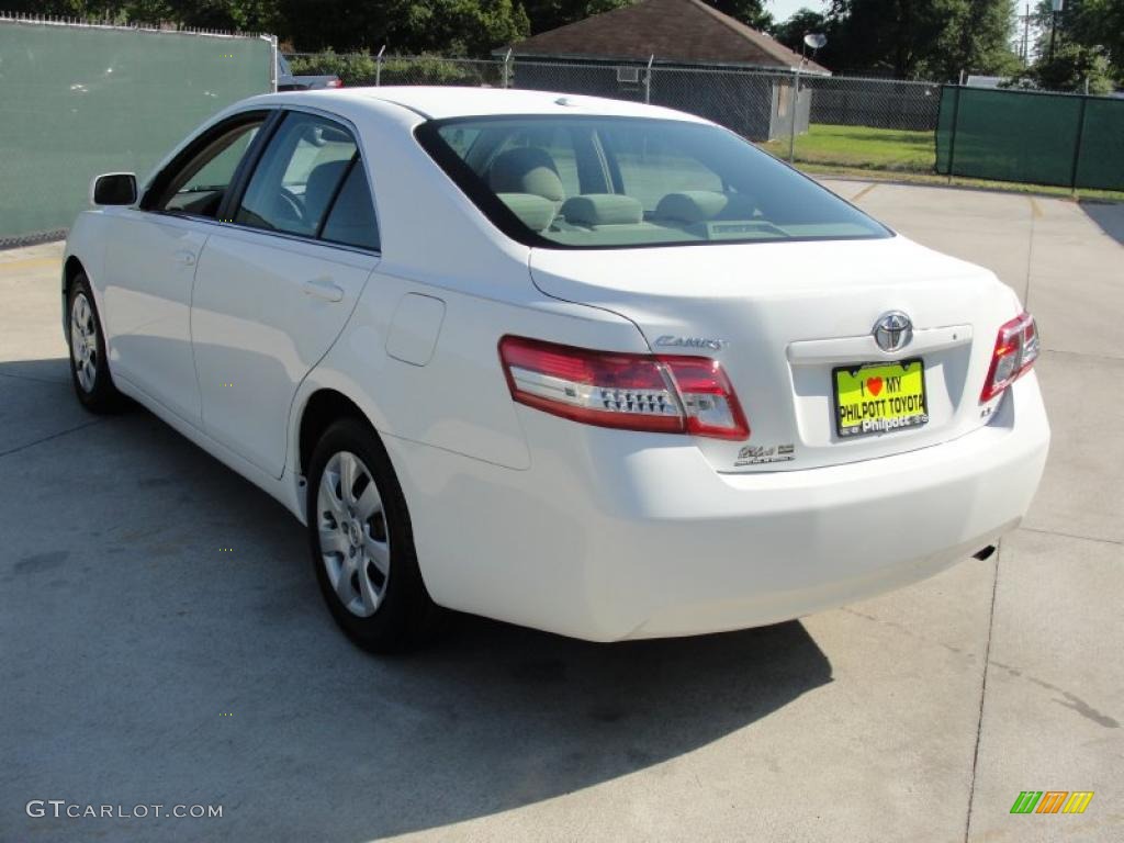 2010 Camry LE - Super White / Ash Gray photo #5