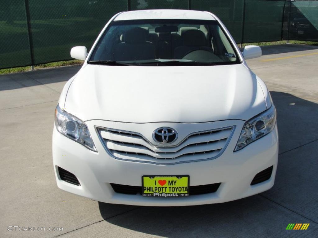 2010 Camry LE - Super White / Ash Gray photo #8
