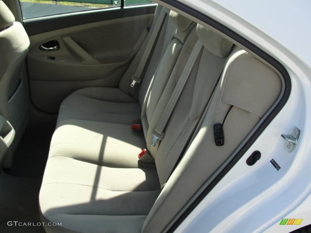 2010 Camry LE - Super White / Ash Gray photo #30