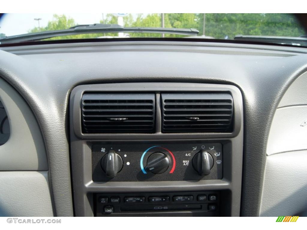 2004 Ford Mustang V6 Convertible Controls Photo #49015439