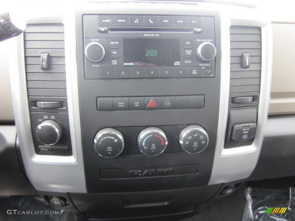 2010 Ram 1500 Big Horn Quad Cab 4x4 - Brilliant Black Crystal Pearl / Dark Slate/Medium Graystone photo #4