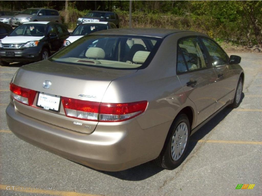 2003 Accord DX Sedan - Desert Mist Metallic / Ivory photo #22