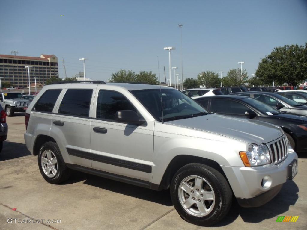 2006 Grand Cherokee Laredo - Bright Silver Metallic / Medium Slate Gray photo #3