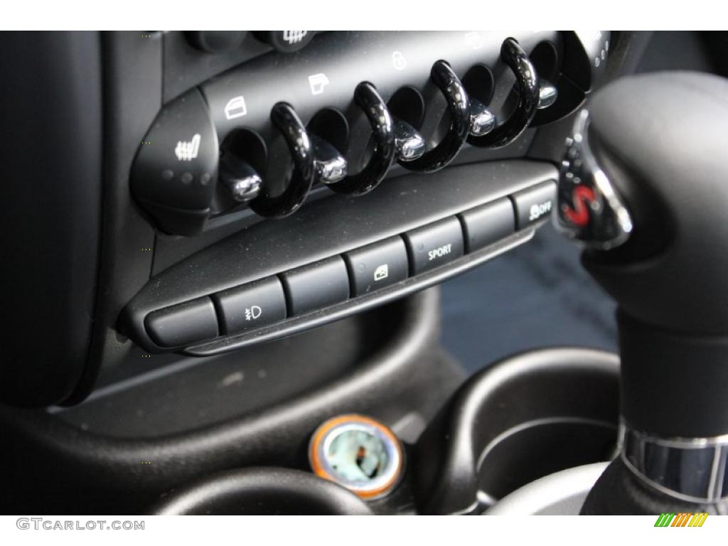 2011 Mini Cooper S Countryman All4 AWD Controls Photo #49025994