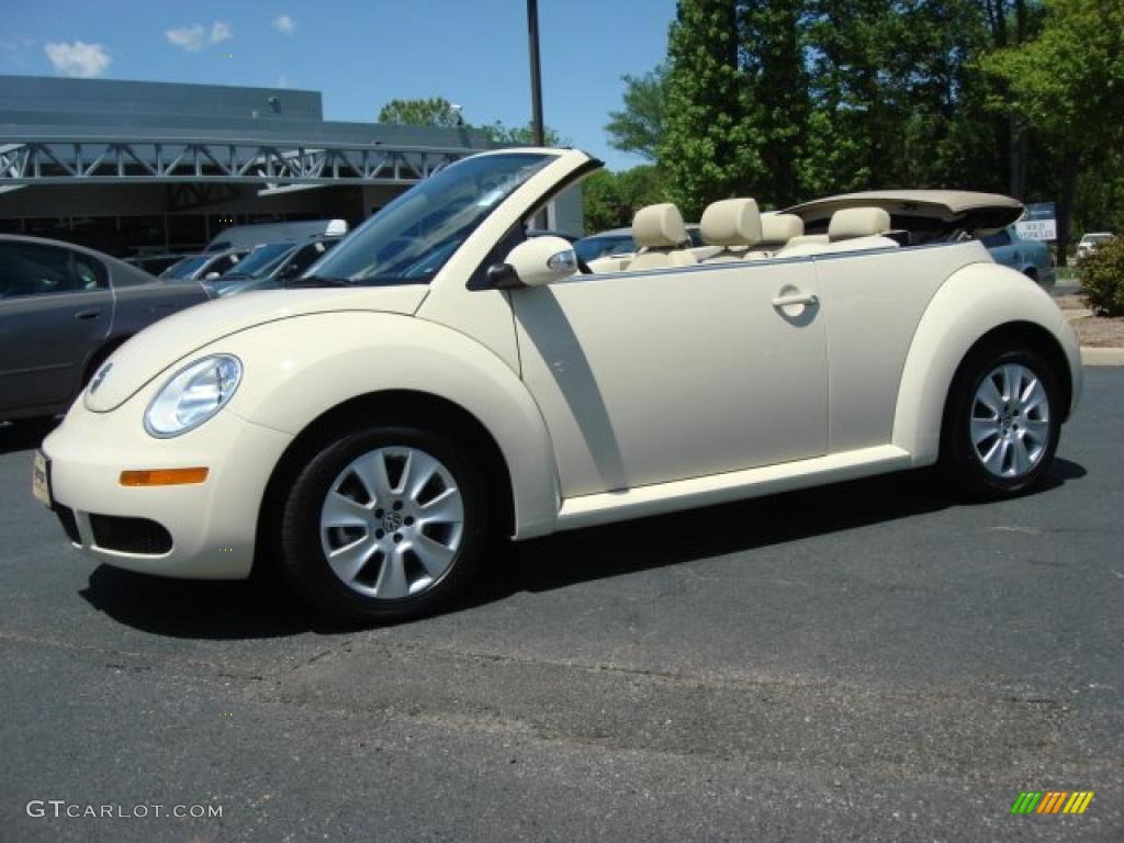 Harvest Moon Beige 2010 Volkswagen New Beetle 2.5 Convertible Exterior Photo #49030386