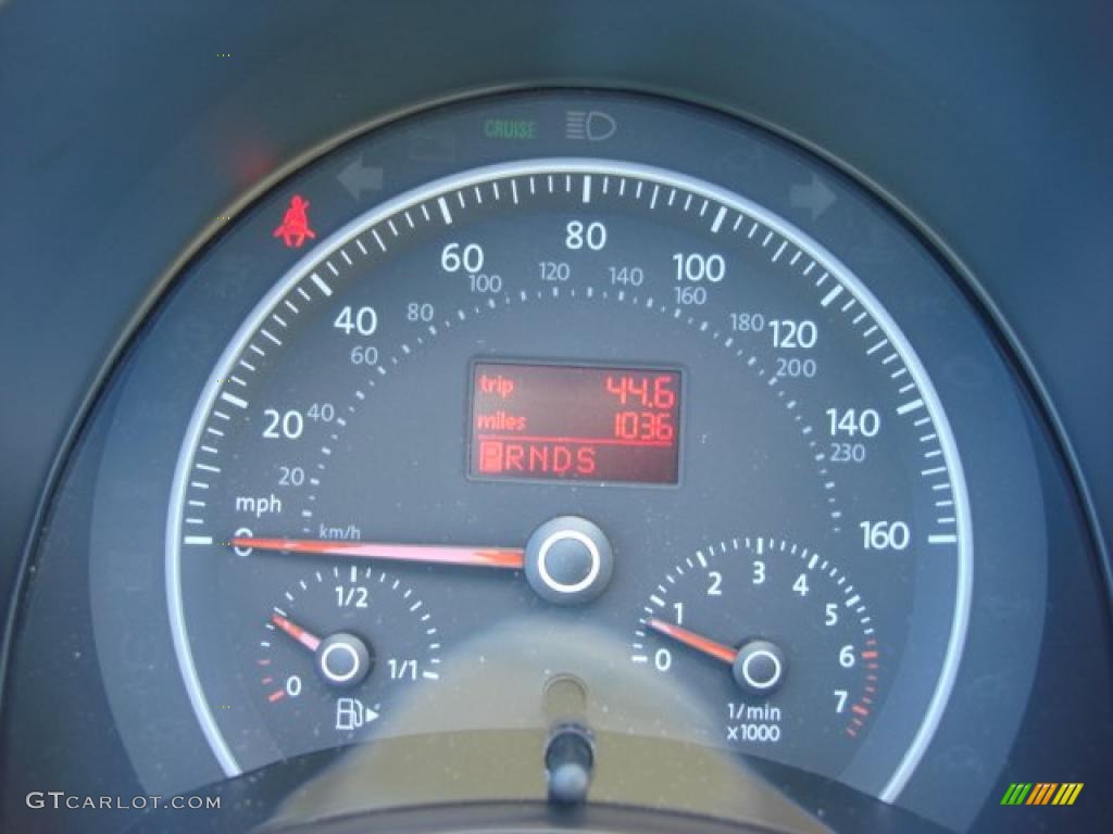 2010 Volkswagen New Beetle 2.5 Convertible Gauges Photo #49030530