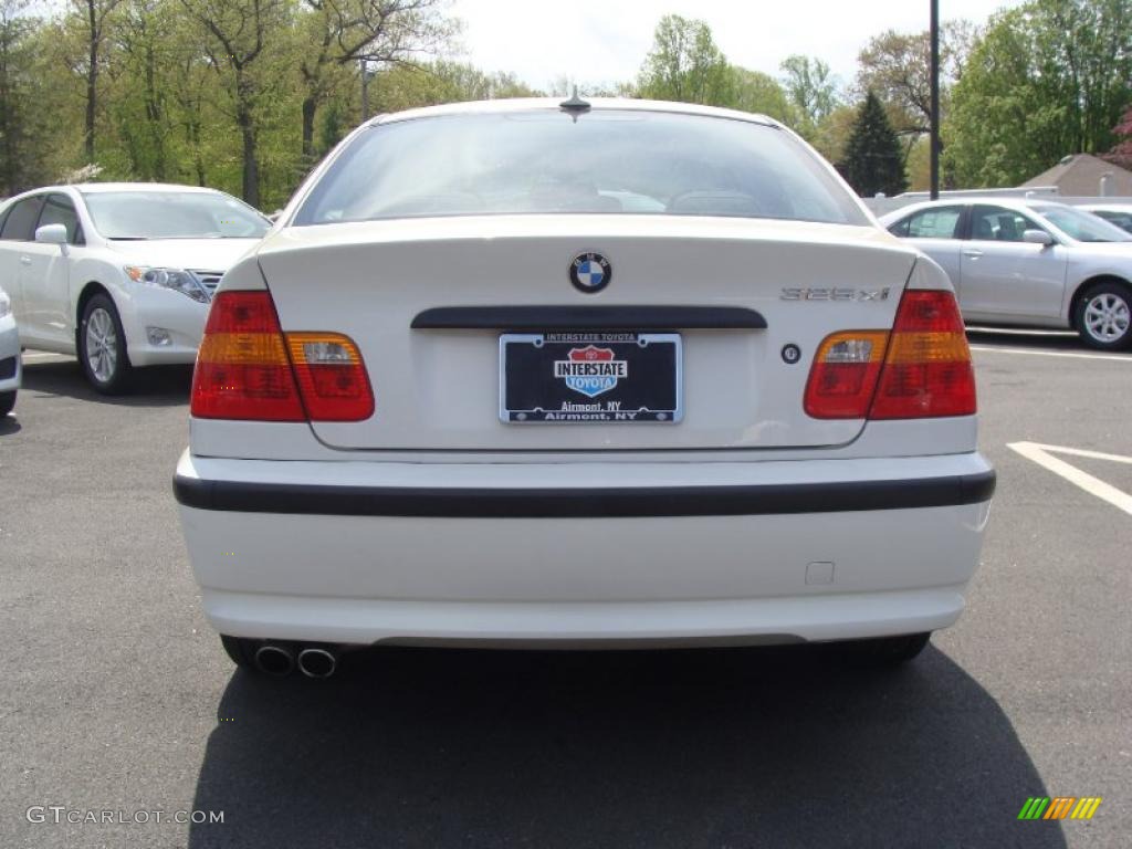 2004 3 Series 325xi Sedan - Alpine White / Black photo #5