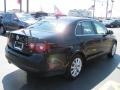 Black - Jetta SE Sedan Photo No. 18