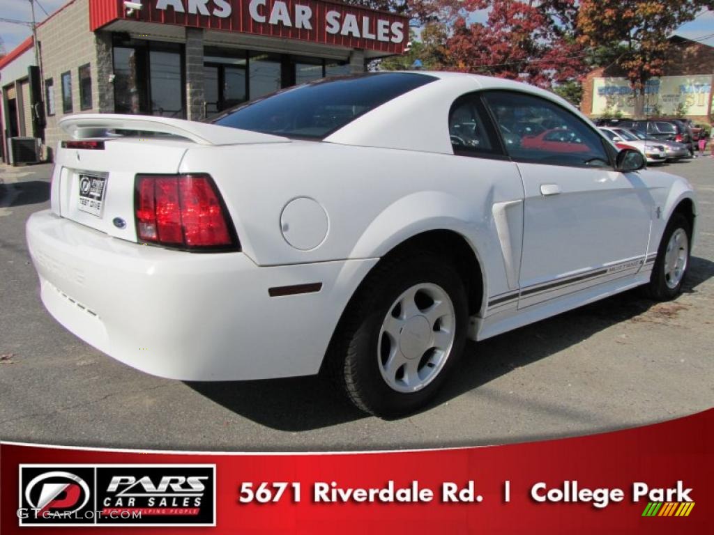 2000 Mustang V6 Coupe - Crystal White / Dark Charcoal photo #3