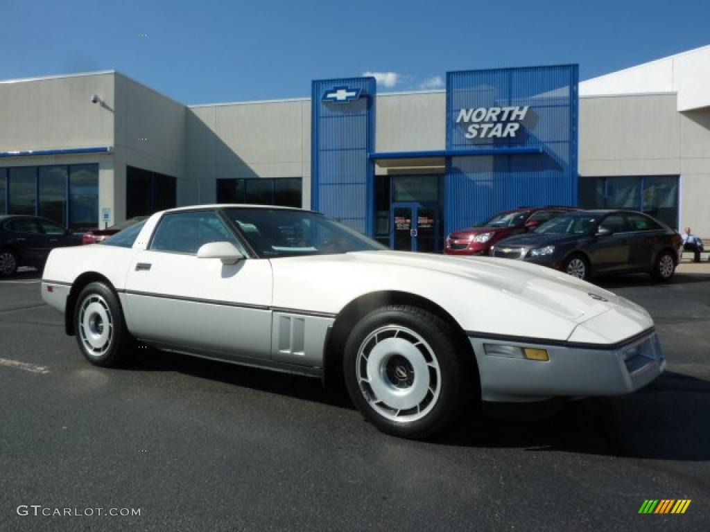 1984 Corvette Coupe - White / Carmine Red photo #1