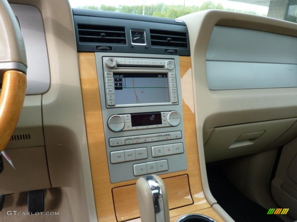 2008 Navigator L Elite 4x4 - Black / Camel/Sand Piping photo #18