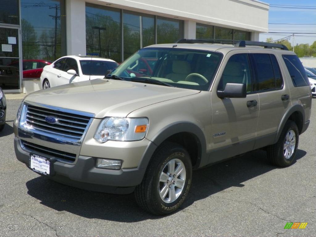 2006 Explorer XLT 4x4 - Pueblo Gold Metallic / Camel photo #1