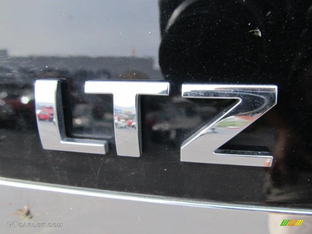 2011 Chevrolet Impala LTZ Marks and Logos Photos