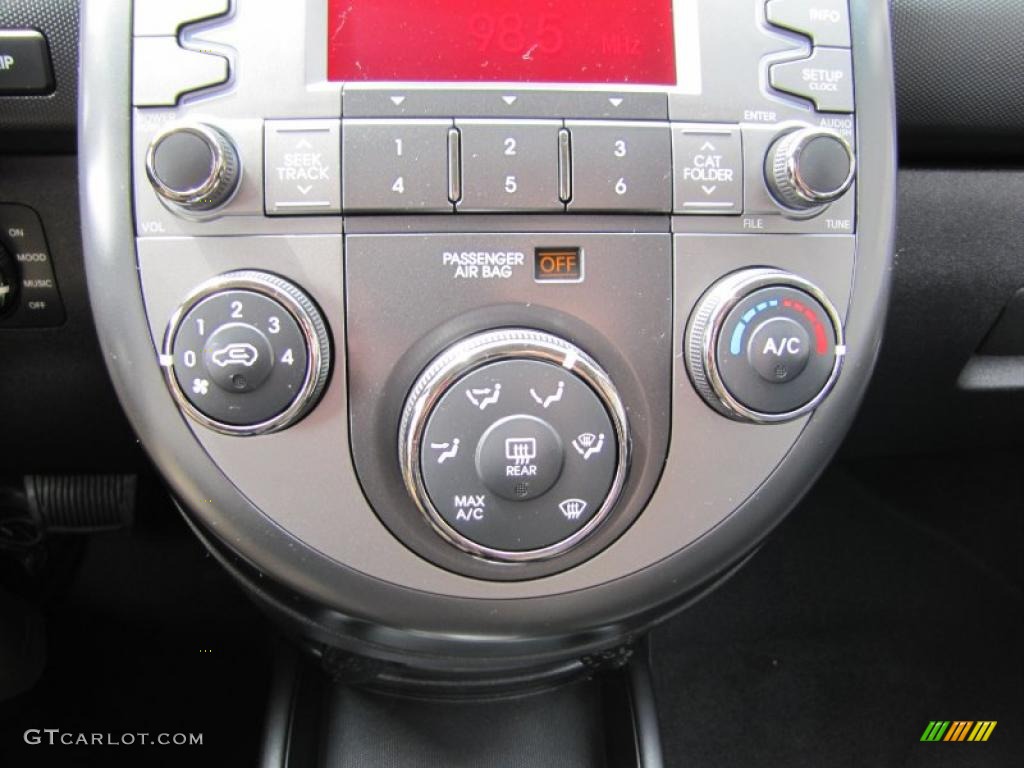 2010 Kia Soul Ghost Special Edition Controls Photo #49039944