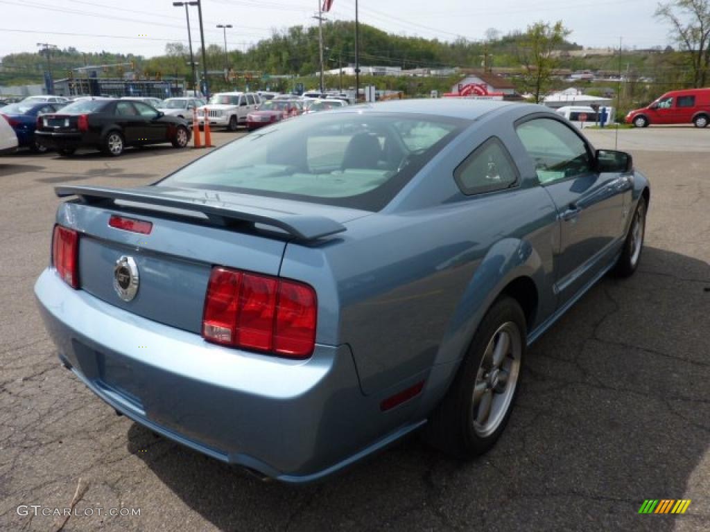 2006 Mustang GT Premium Coupe - Windveil Blue Metallic / Light Graphite photo #4
