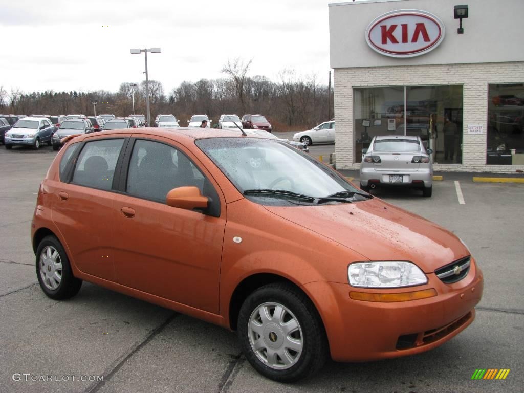 2005 Aveo LT Hatchback - Spicy Orange Metallic / Gray photo #1