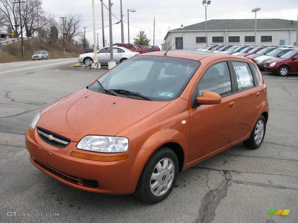 2005 Aveo LT Hatchback - Spicy Orange Metallic / Gray photo #4