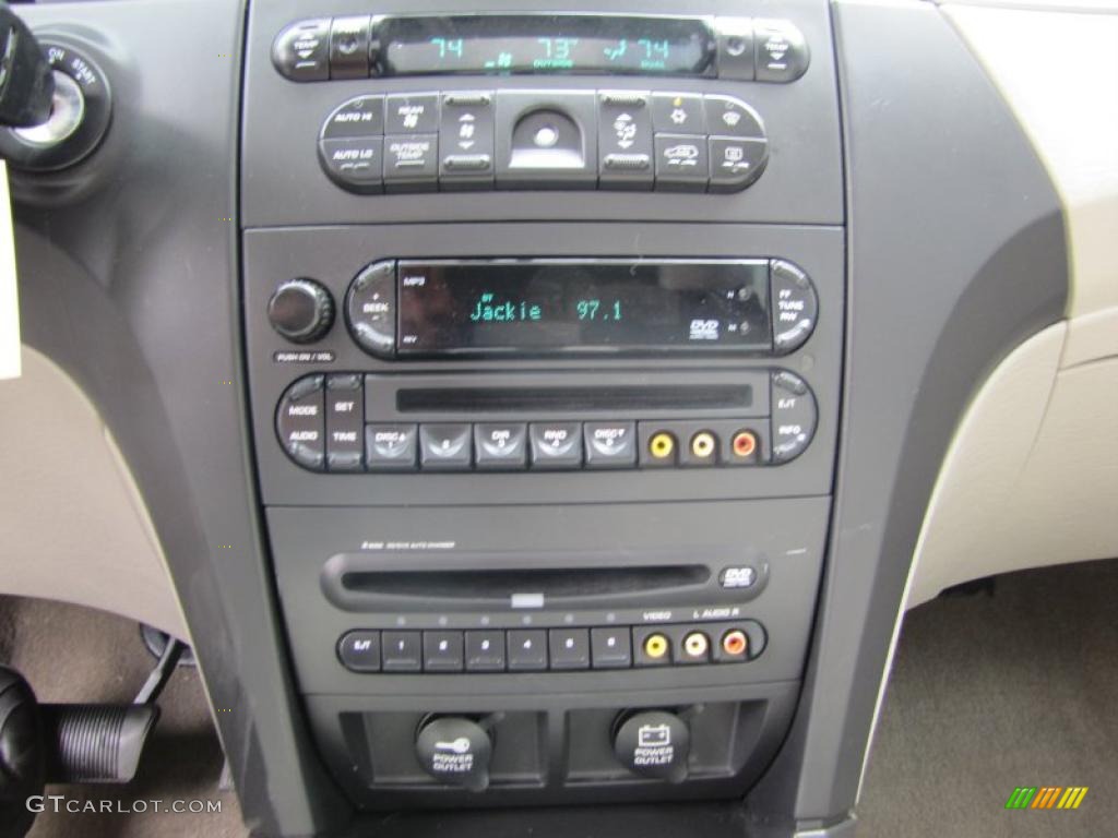 2007 Chrysler Pacifica Limited AWD Controls Photo #49041714