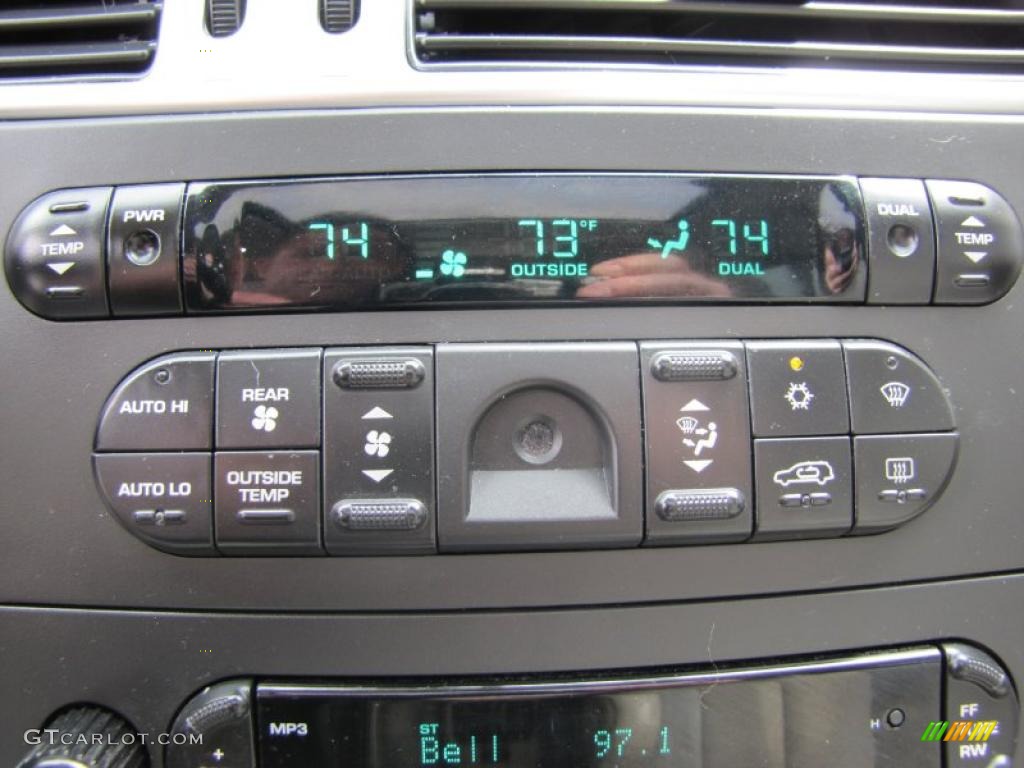 2007 Chrysler Pacifica Limited AWD Controls Photo #49041732