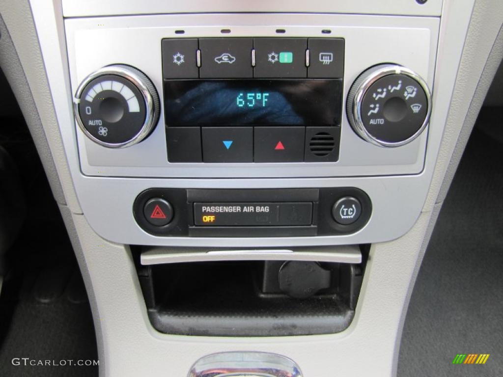 2008 Chevrolet Malibu Hybrid Sedan Controls Photo #49042653