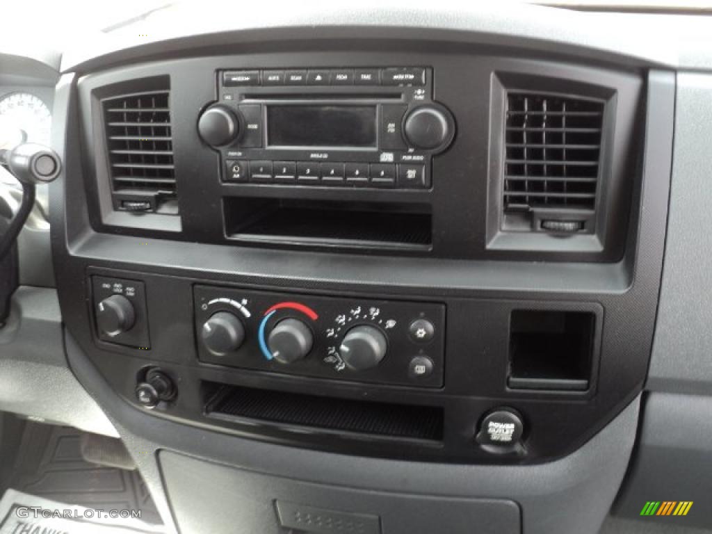 2008 Dodge Ram 1500 SXT Quad Cab 4x4 Controls Photo #49045776