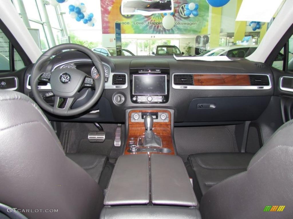 2011 Volkswagen Touareg V6 TSI 4XMotion Hybrid Black Anthracite Dashboard Photo #49046331