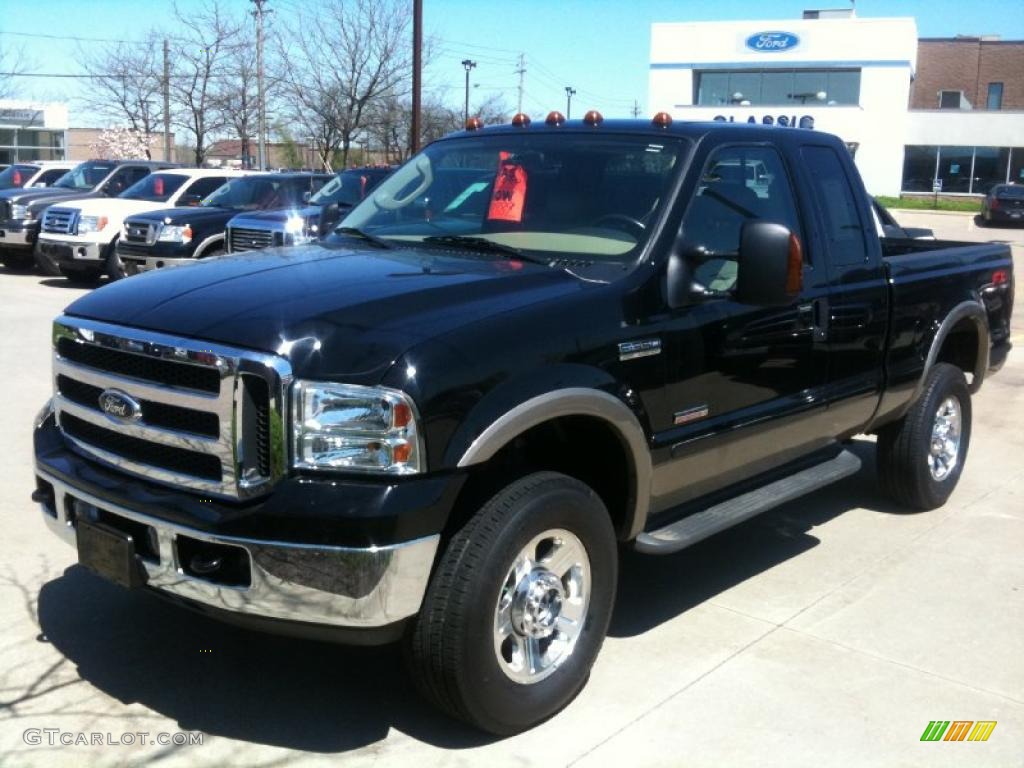 2005 F350 Super Duty XLT SuperCab 4x4 - Black / Tan photo #3