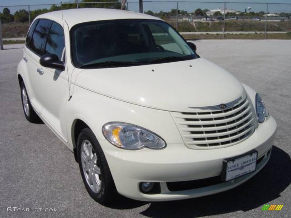 Cool Vanilla White Chrysler PT Cruiser