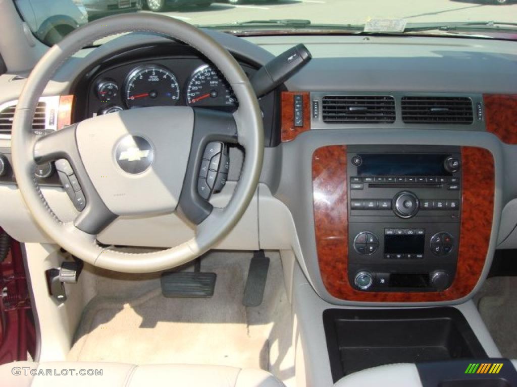 2007 Chevrolet Tahoe LT 4x4 Light Cashmere/Ebony Dashboard Photo #49056581
