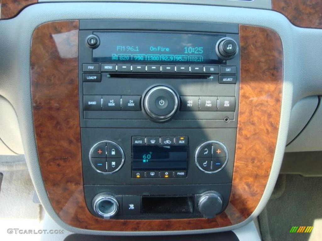 2007 Chevrolet Tahoe LT 4x4 Controls Photo #49056608