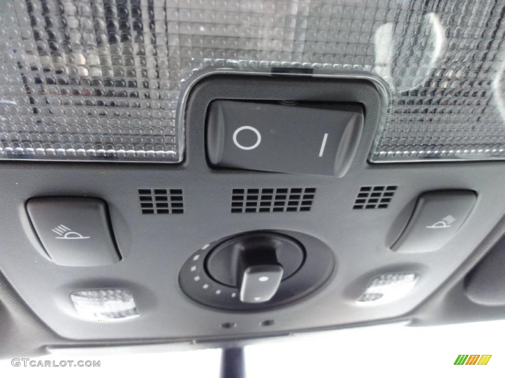 2007 Audi RS4 4.2 quattro Sedan Controls Photo #49059692