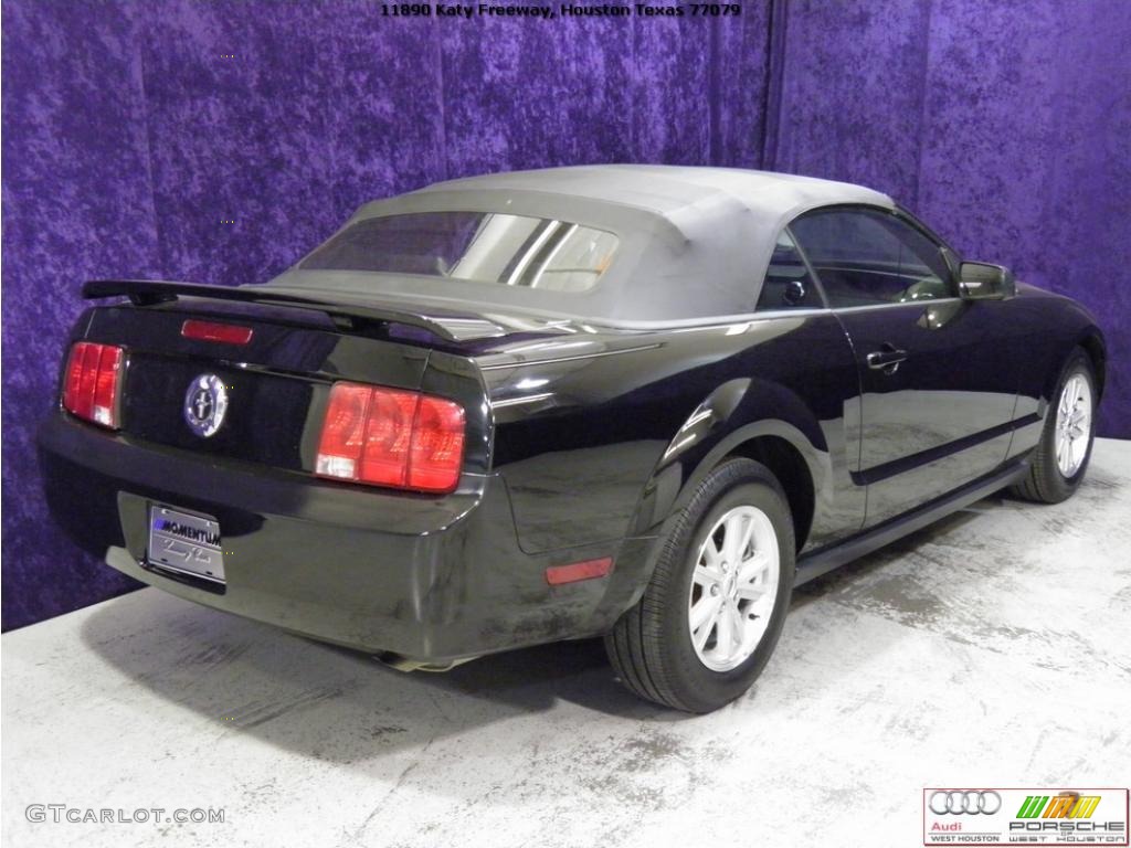 2005 Mustang V6 Premium Convertible - Black / Dark Charcoal photo #19