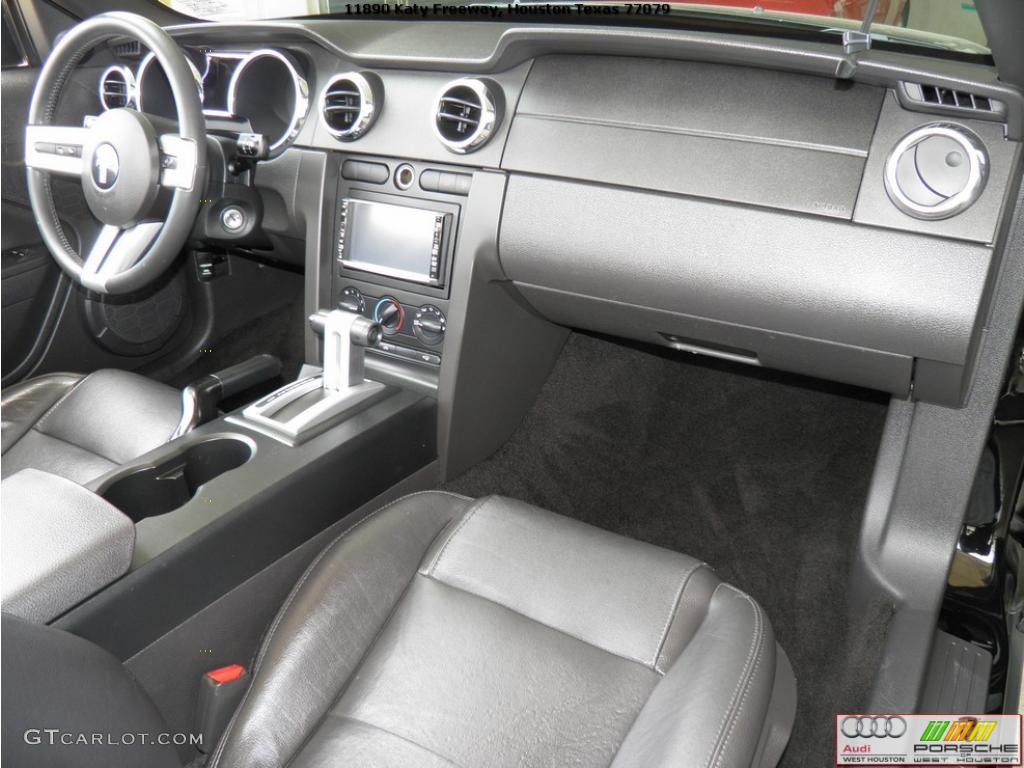 2005 Mustang V6 Premium Convertible - Black / Dark Charcoal photo #24