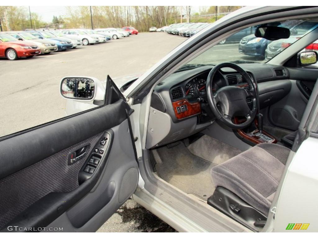 Gray Moquette Interior 2004 Subaru Legacy L Sedan Photo #49061762