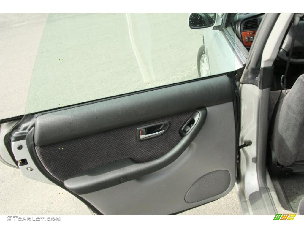 2004 Subaru Legacy L Sedan Gray Moquette Door Panel Photo #49061792