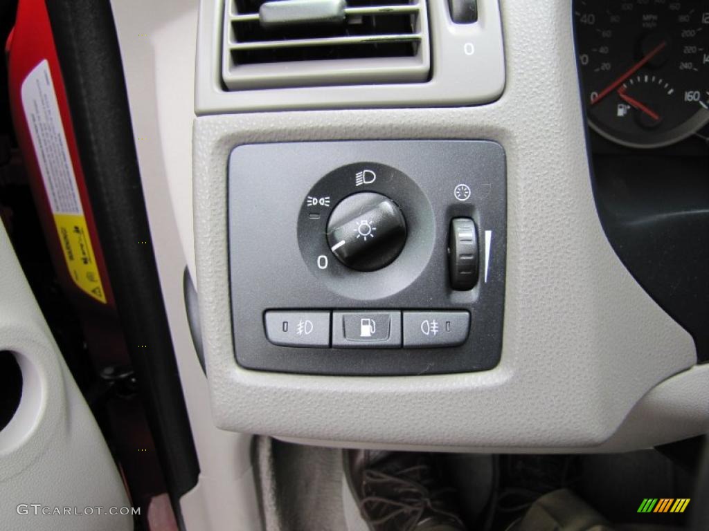 2006 Volvo S40 T5 AWD Controls Photo #49062221