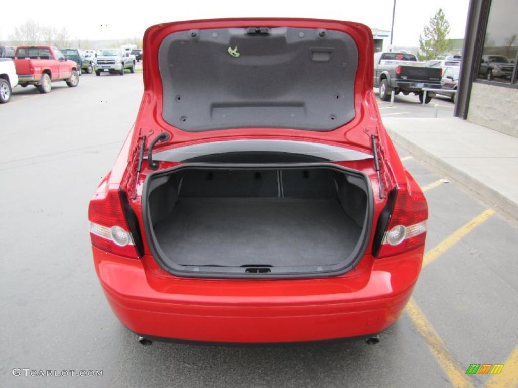 2006 Volvo S40 T5 AWD Trunk Photo #49062422