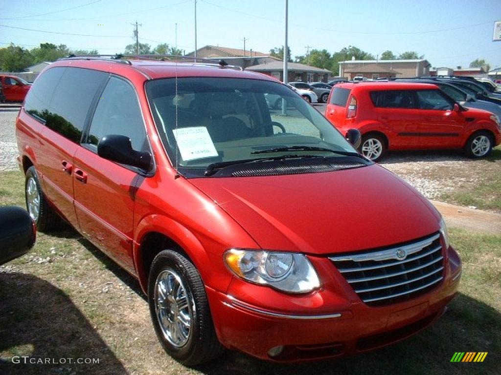 2006 Town & Country Limited - Inferno Red Pearl / Dark Khaki/Light Graystone photo #3
