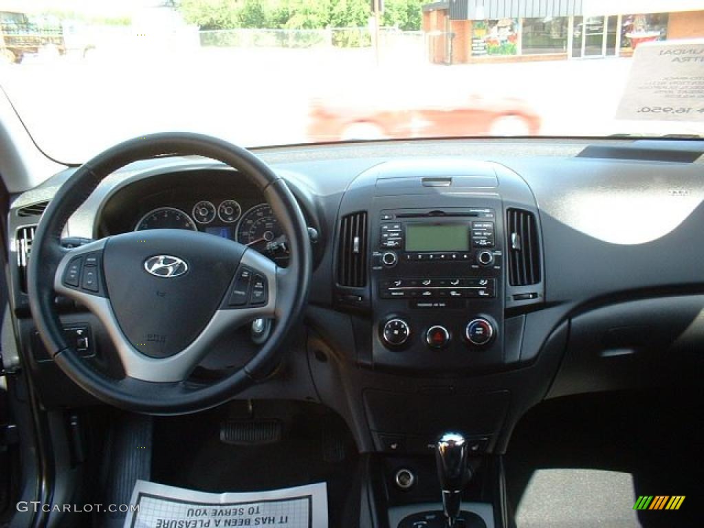 2009 Hyundai Elantra Touring Dashboard Photos
