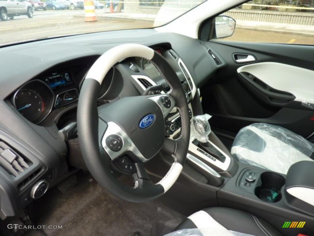 2012 Focus SEL 5-Door - Oxford White / Arctic White Leather photo #15