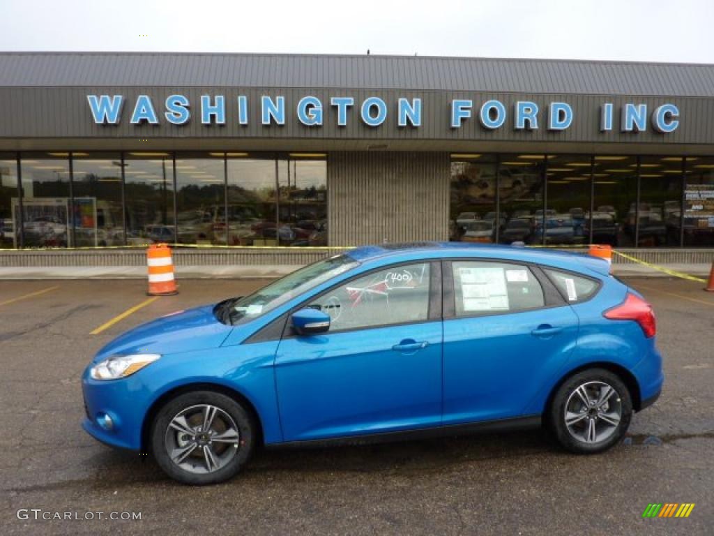 2012 Focus SE Sport 5-Door - Blue Candy Metallic / Two-Tone Sport photo #1