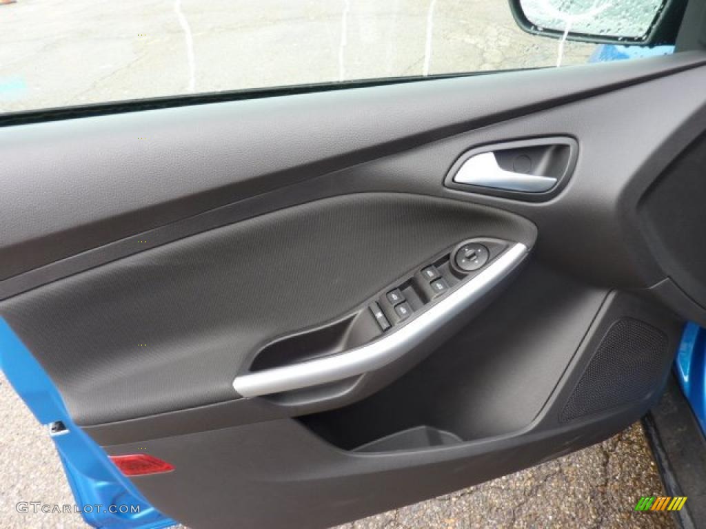 2012 Ford Focus SE Sport 5-Door Two-Tone Sport Door Panel Photo #49065398
