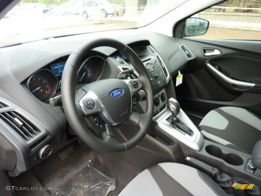 2012 Ford Focus SE Sport 5-Door Two-Tone Sport Dashboard Photo #49065410