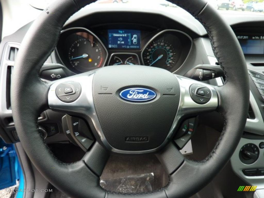 2012 Ford Focus SE Sport 5-Door Two-Tone Sport Steering Wheel Photo #49065437
