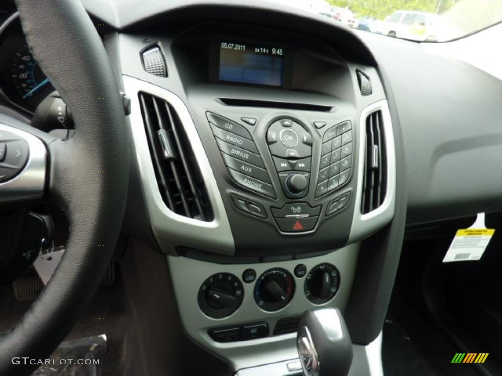 2012 Ford Focus SE Sport 5-Door Controls Photo #49065452