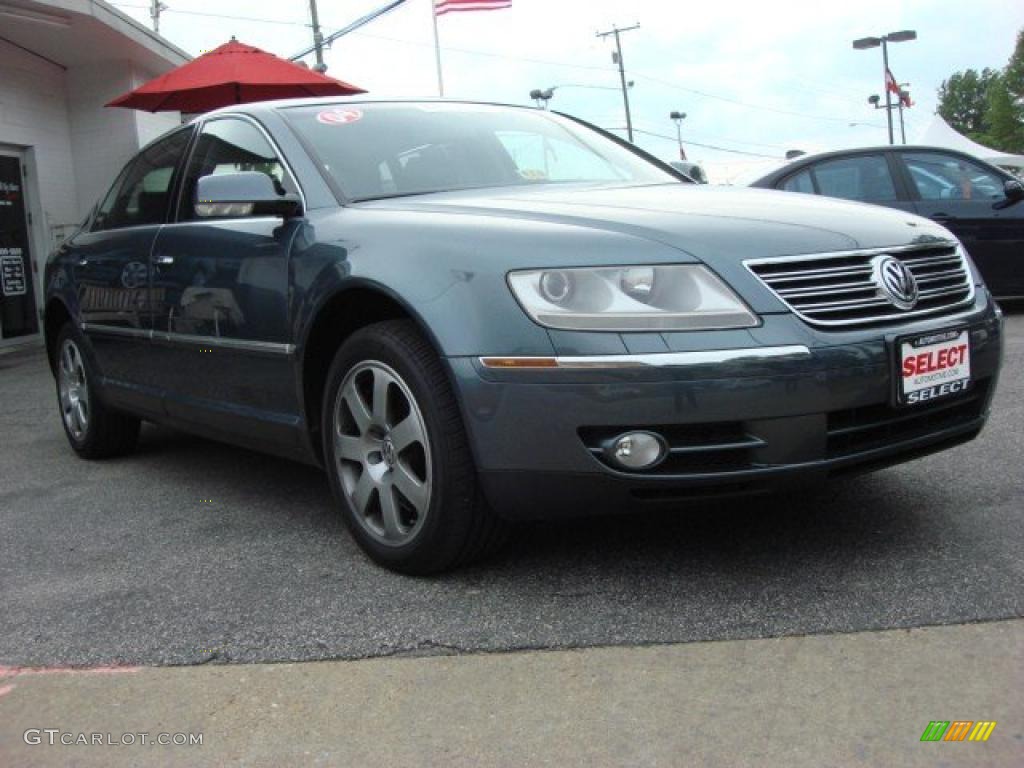 2004 Phaeton V8 4Motion Sedan - Waterworld Pearlescent / Anthracite photo #7