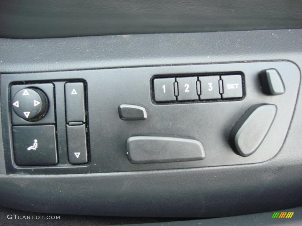 2004 Volkswagen Phaeton V8 4Motion Sedan Controls Photo #49072403