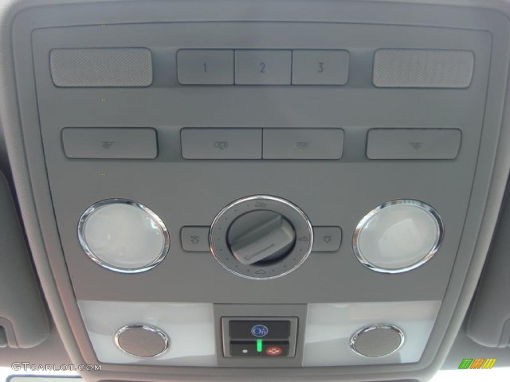 2004 Volkswagen Phaeton V8 4Motion Sedan Controls Photo #49072442